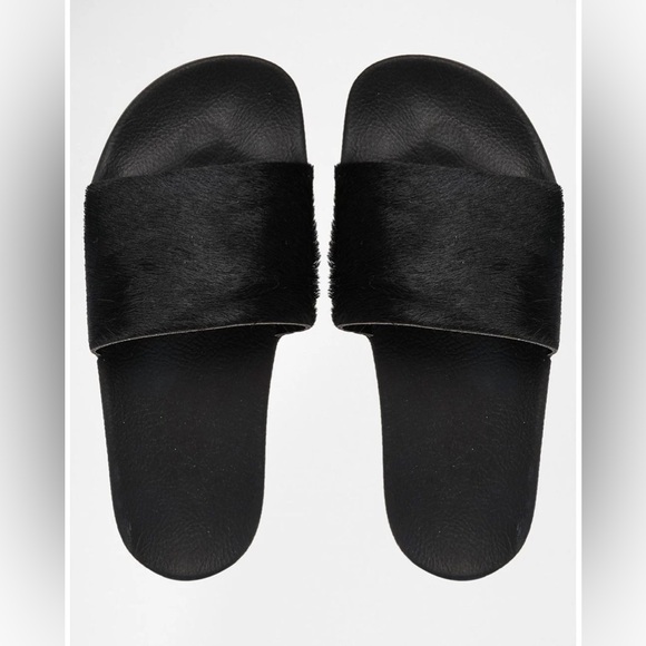 ADIDAS Adilette Black Pony Hair Slides - Picture 2 of 9